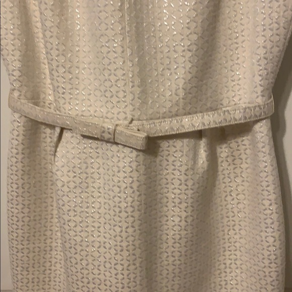 White silver pattern belted Jackie O style dress - Picture 3 of 4